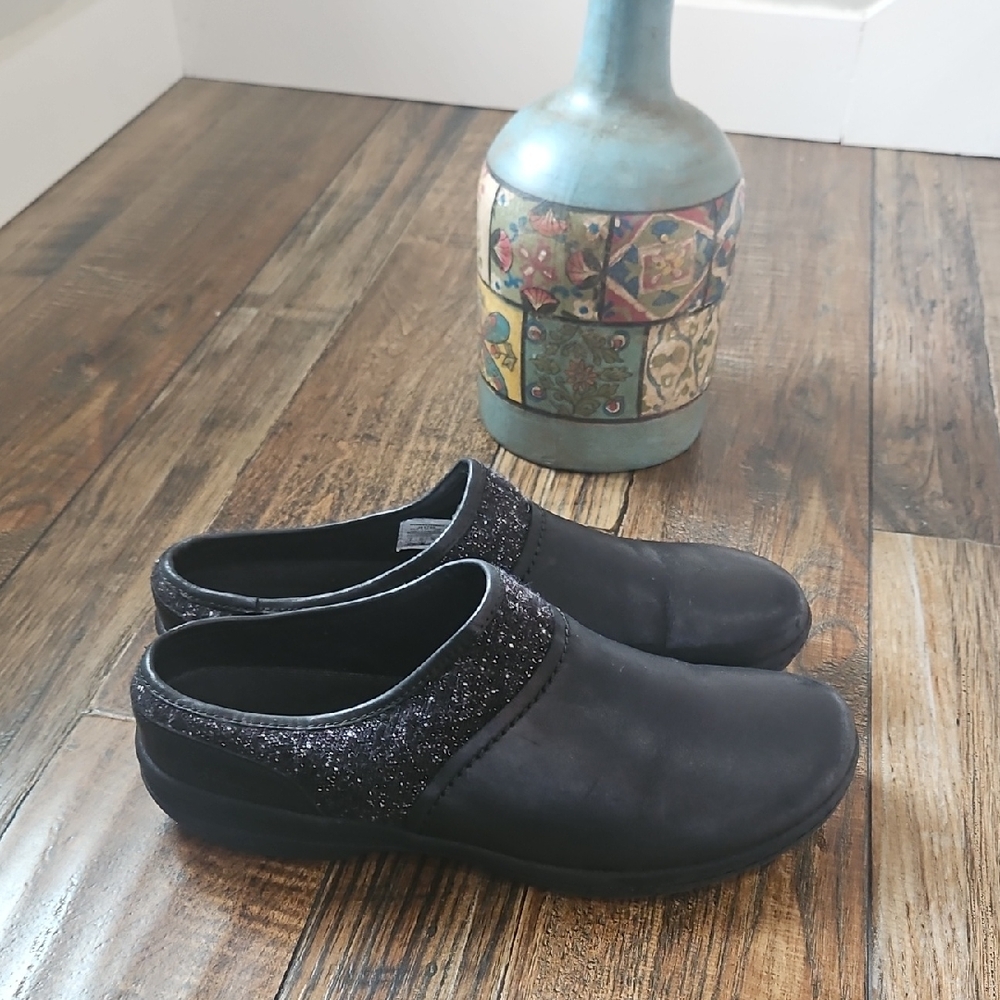 Merrell Women's Black Leather ‎ Slip On Mules